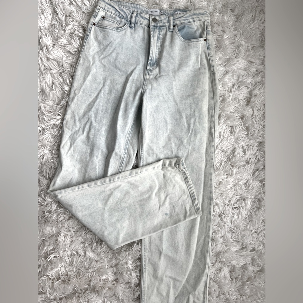 Light wash jeans woman's